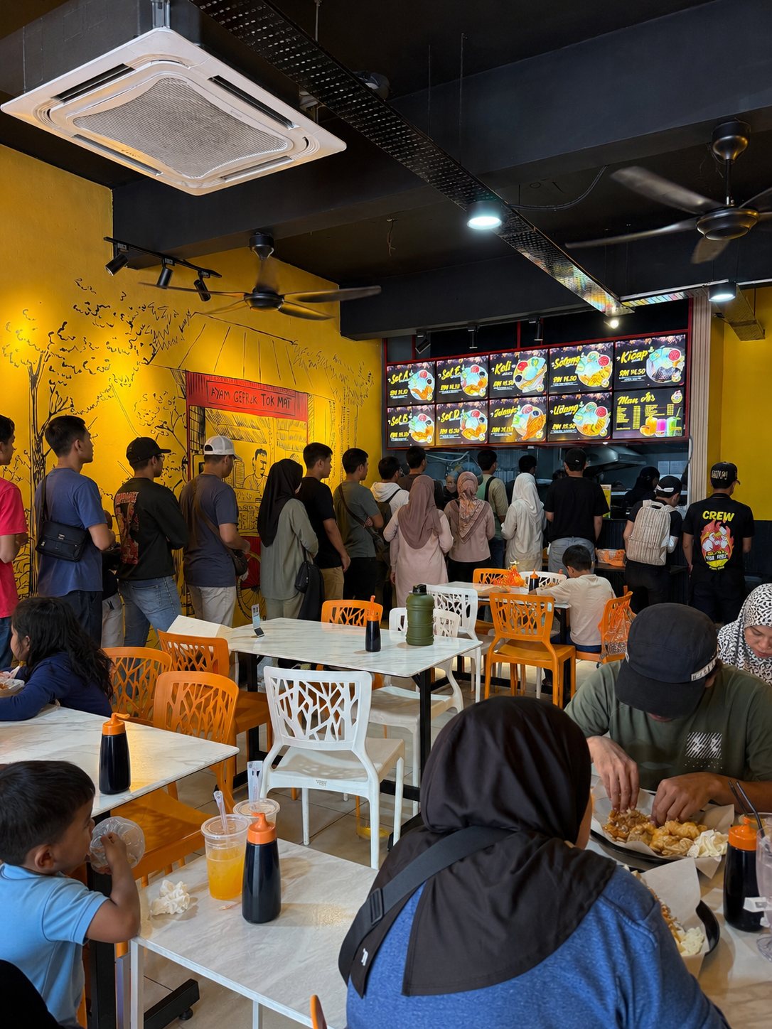 Sunmi devices managed centrally across a multi-outlet F&B chain via Sunmi DMP