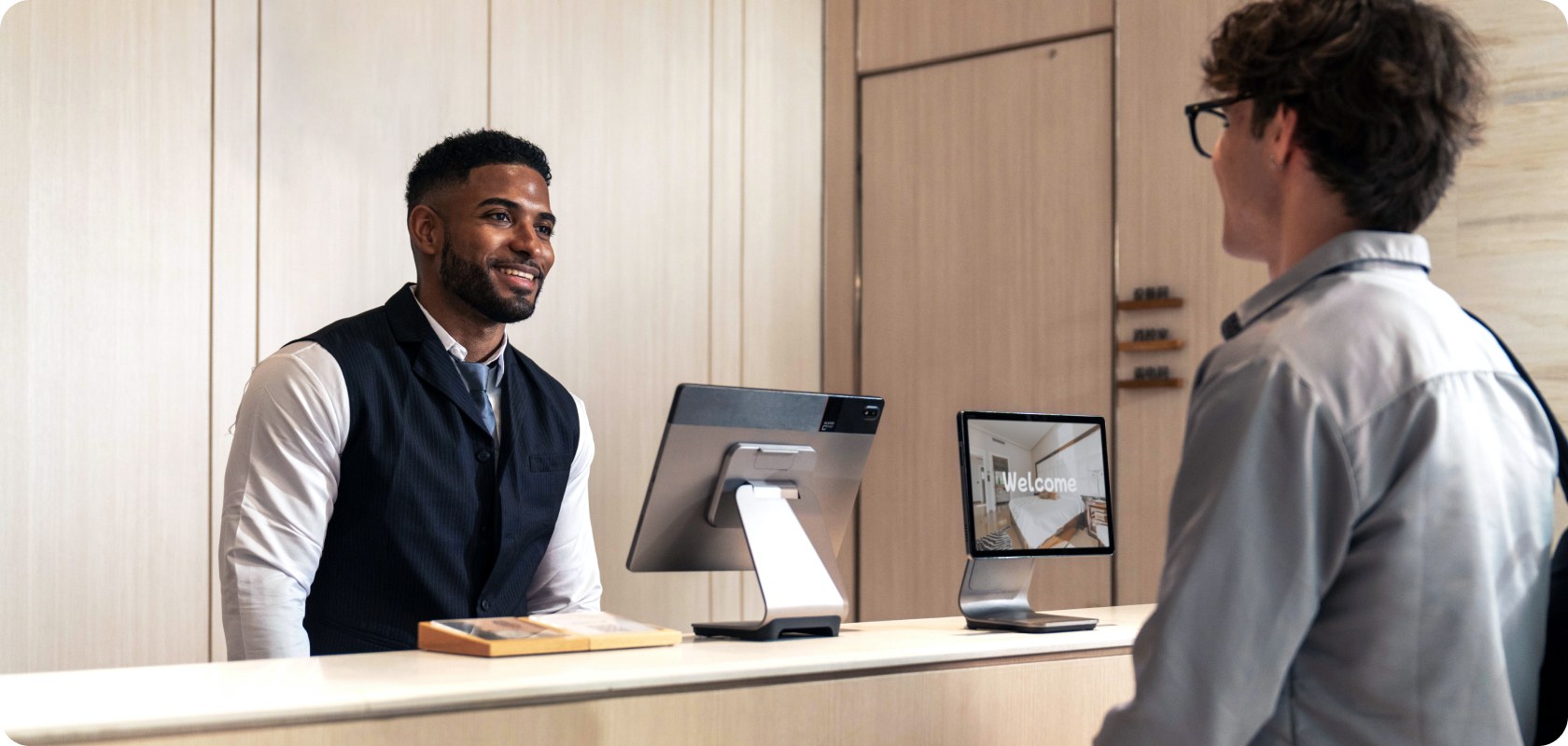 Sunmi CPad used for hotel front-desk check-in