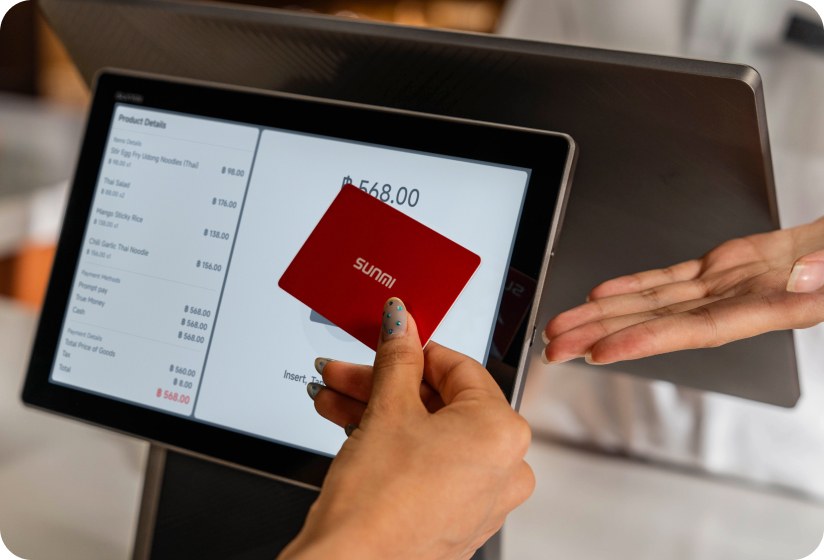 Customer tapping a card on the Sunmi D3 on-screen NFC reader