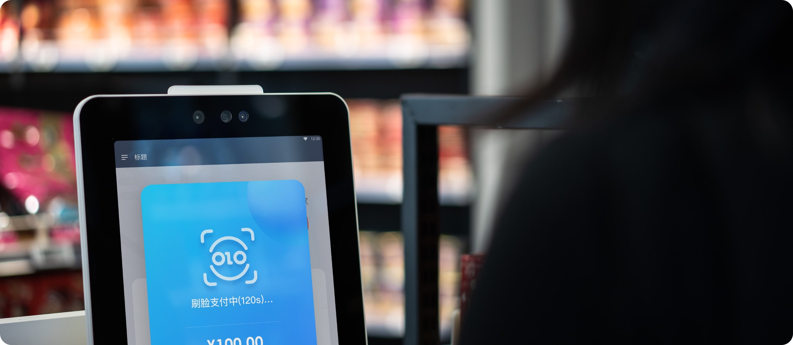 Customer using face-recognition check-in on the Sunmi K2 Mini at a service desk